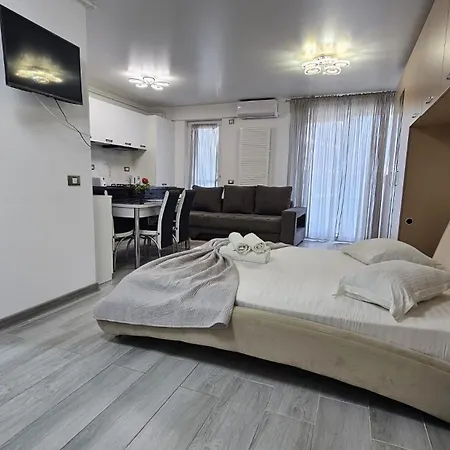 Alezzi Mamaia Nord Family Deluxe Cu Piscina Exterioara Apartment *