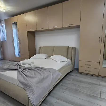 Apartment Alezzi Mamaia Nord Family Deluxe Cu Piscina Exterioara Navodari