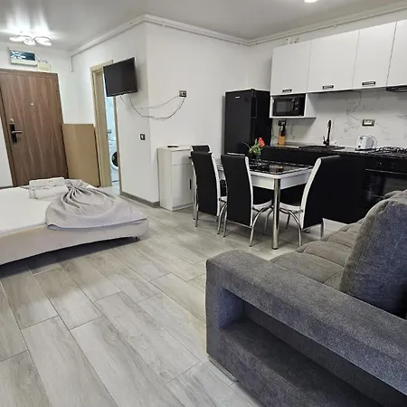 Apartment Alezzi Mamaia Nord Family Deluxe Cu Piscina Exterioara