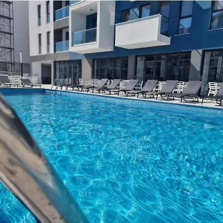Alezzi Mamaia Nord Family Deluxe Cu Piscina Exterioara Navodari
